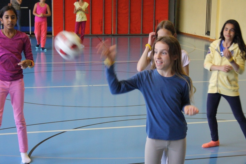 Village Camps International Summer Camp Leysin, Switzerland 2026-08-15 https://www.villagecamps.com/journals_admin/images/683-23-handball (102).jpg